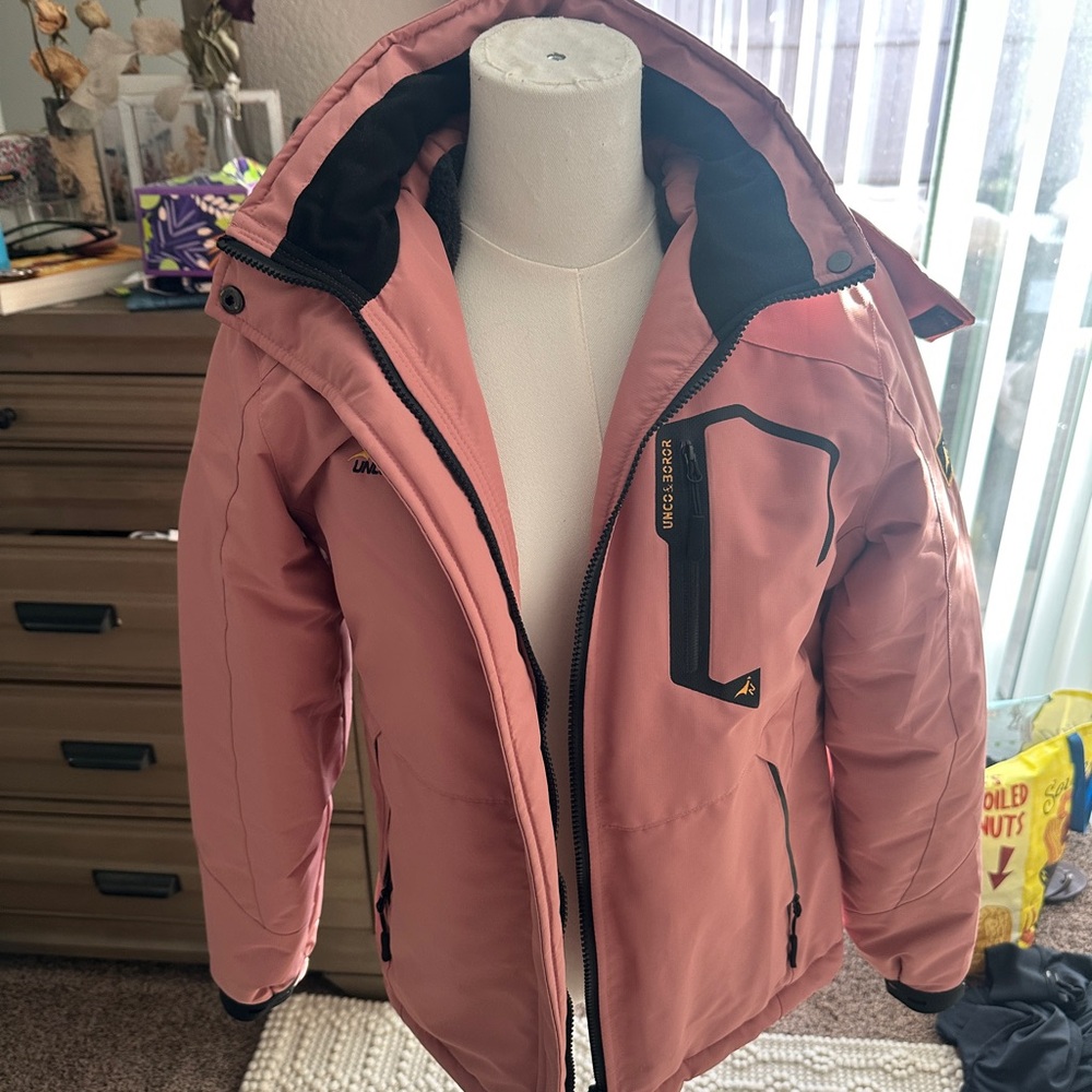 Insulated snow jacket